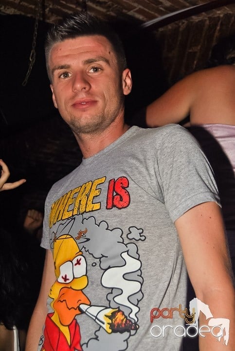 Weekend, party time în Escape, 