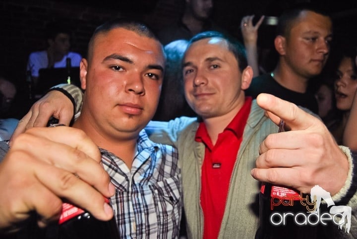 Weekend, party time în Escape, 