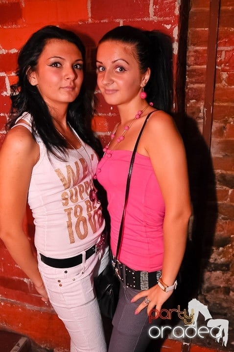 Weekend, party time în Escape, 