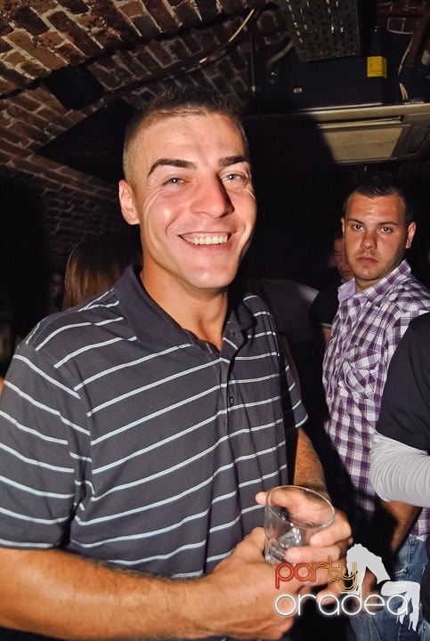 Weekend, party time în Escape, 