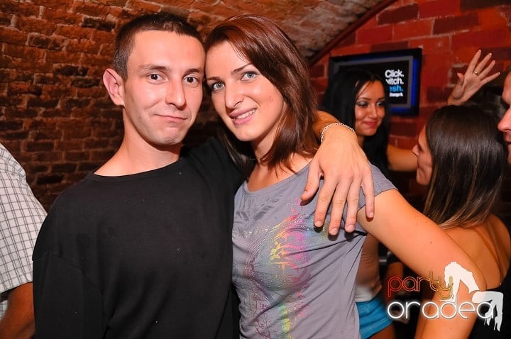 Weekend, party time în Escape, 