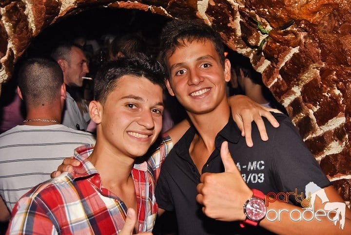 Weekend, party time în Escape, 