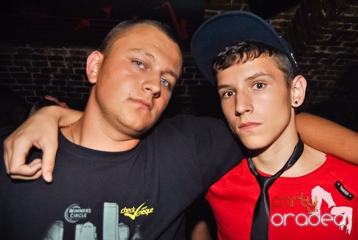 Weekend, party time în Escape, 