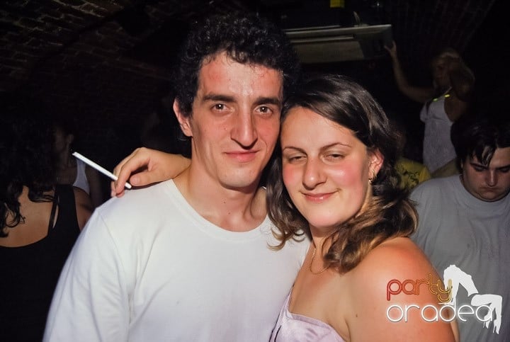 Weekend, party time în Escape, 