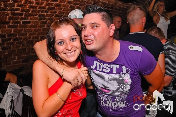 Weekend, party time în Escape, 