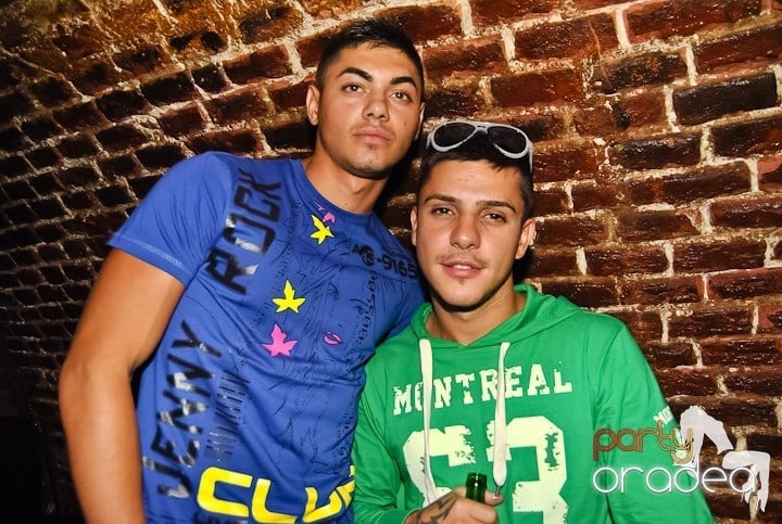 Weekend, party time în Escape, 