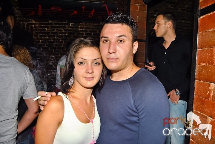 Weekend, party time în Escape, 