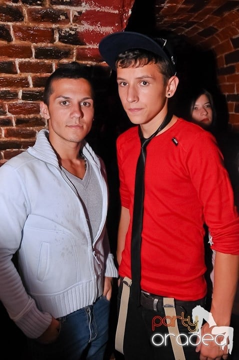 Weekend, party time în Escape, 