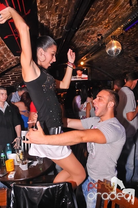 Weekend, party time în Escape, 