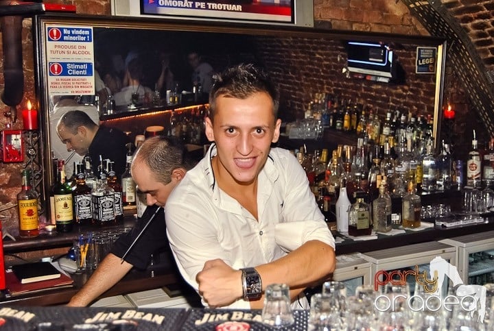 Weekend, party time în Escape, 