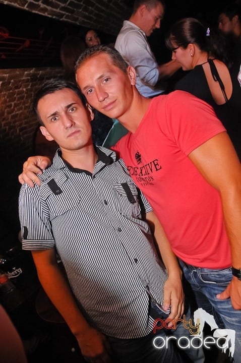 Weekend, party time în Escape, 