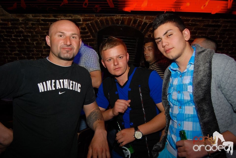 Weekend-ul începe în Club Escape, 