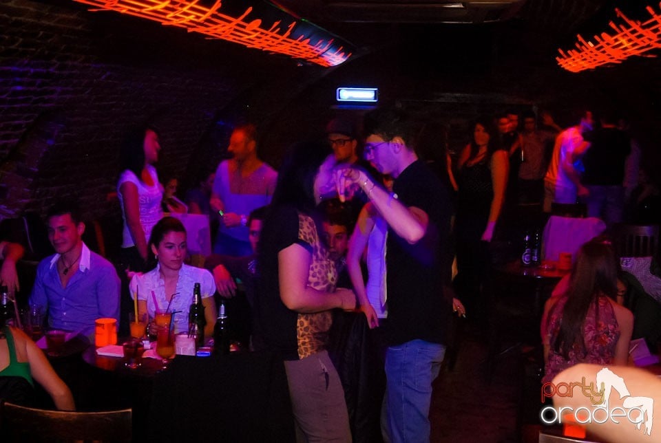 Weekend-ul începe în Club Escape, 