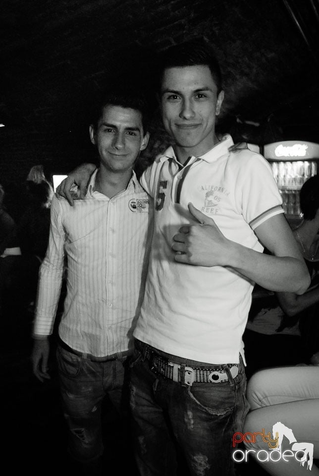 Weekend-ul începe în Club Escape, 