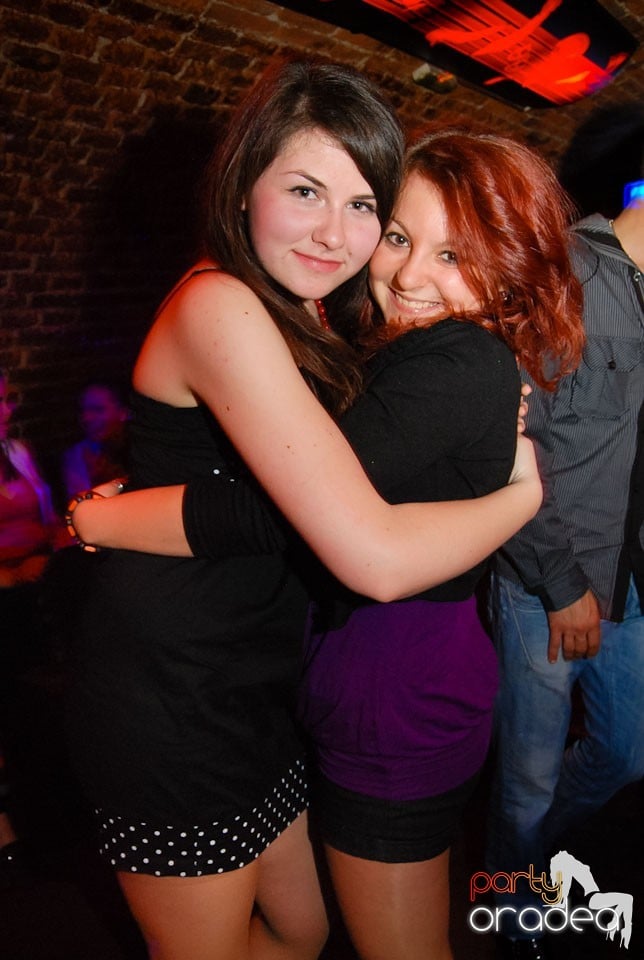 Weekend-ul începe în Club Escape, 