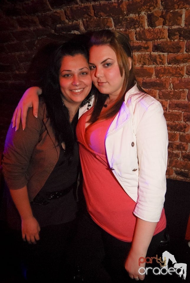 Weekend-ul începe în Club Escape, 