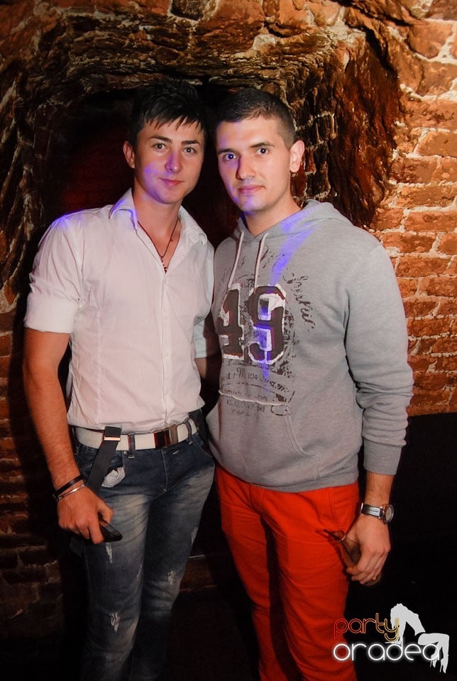 Weekend-ul începe în Club Escape, 