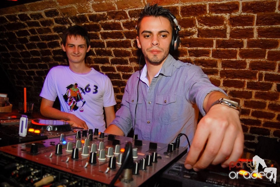 Weekend-ul începe în Club Escape, 