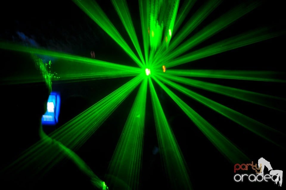 Weekend-ul începe în Club Escape, 