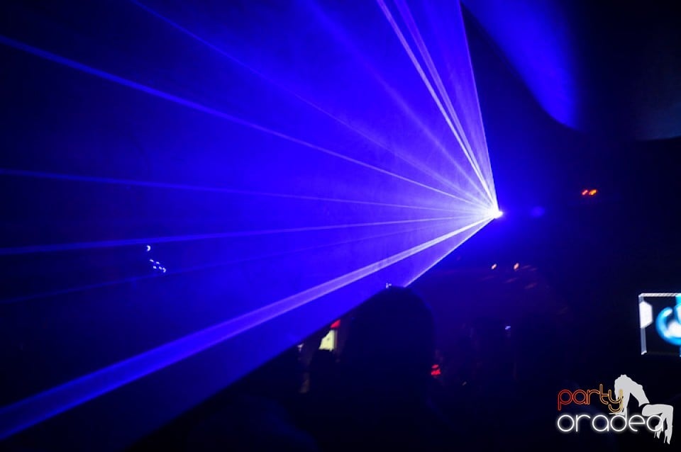 Weekend-ul începe în Club Escape, 