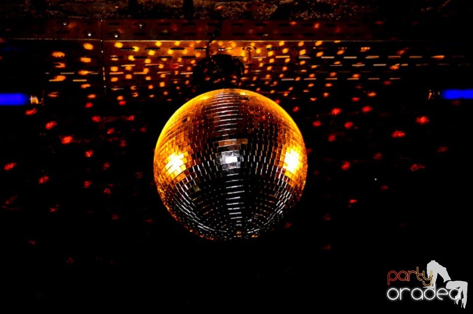 Weekend-ul începe în Club Escape, 