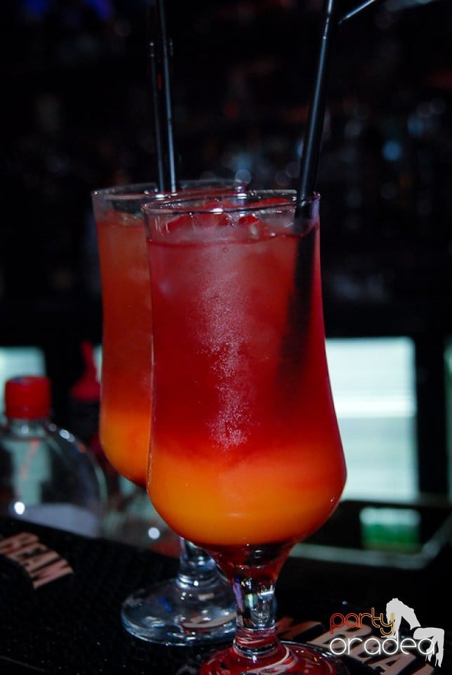 Weekend-ul începe în Club Escape, 