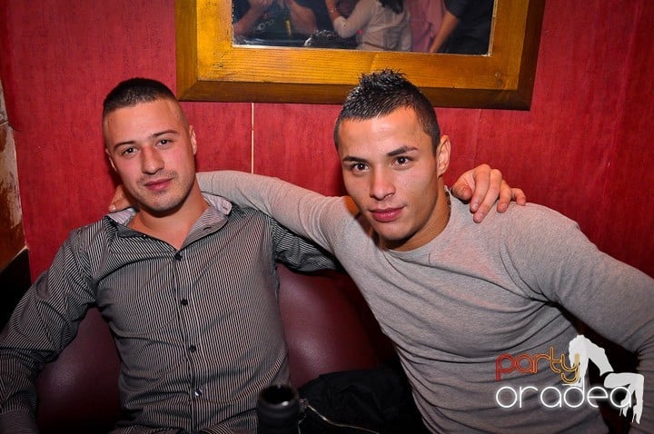 Weekend-ul începe în Downtown, 