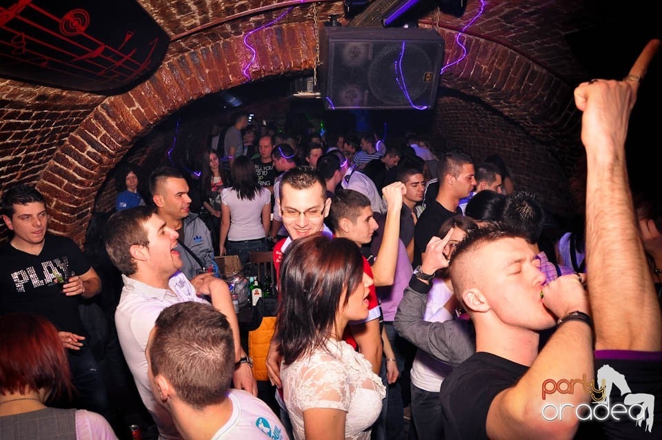 Weekend-ul începe în Escape, 