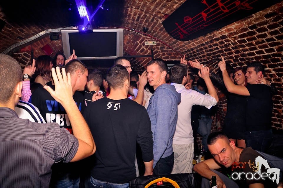 Weekend-ul începe în Escape,