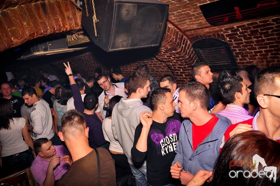 Weekend-ul începe în Escape,