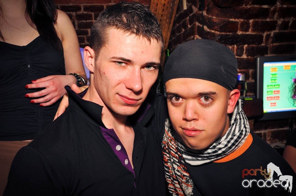 Weekend-ul începe în Escape, 