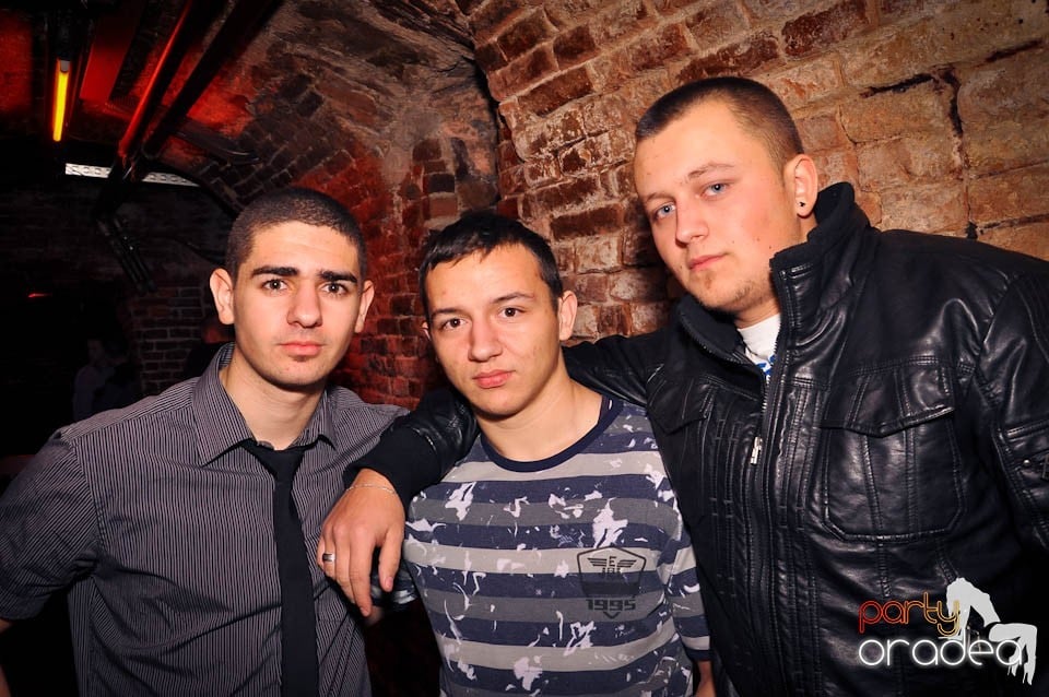 Weekend-ul începe în Escape,