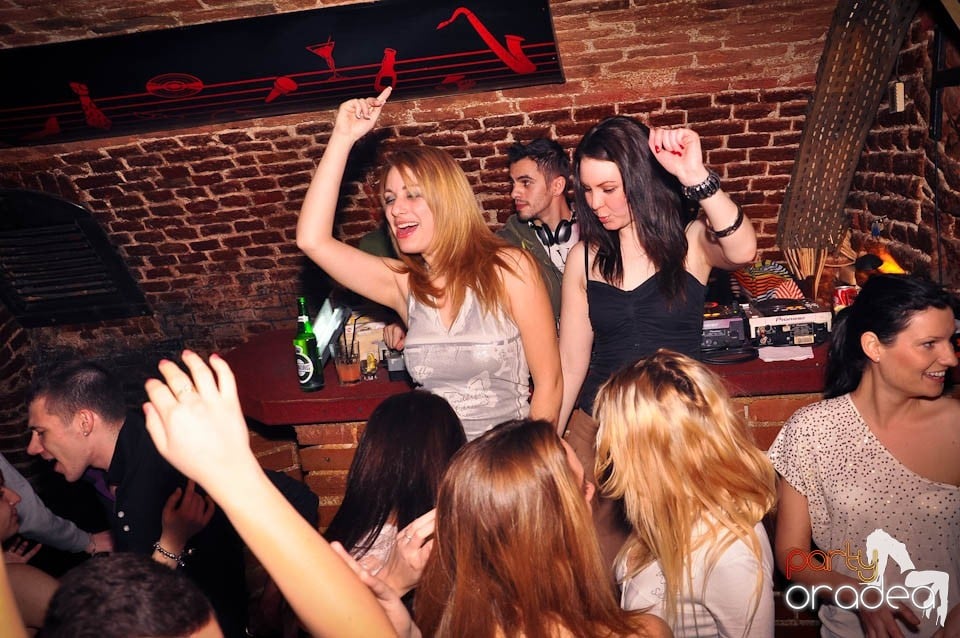 Weekend-ul începe în Escape, 