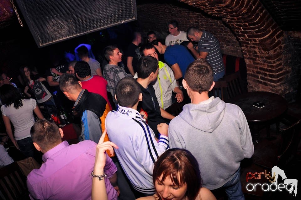 Weekend-ul începe în Escape,