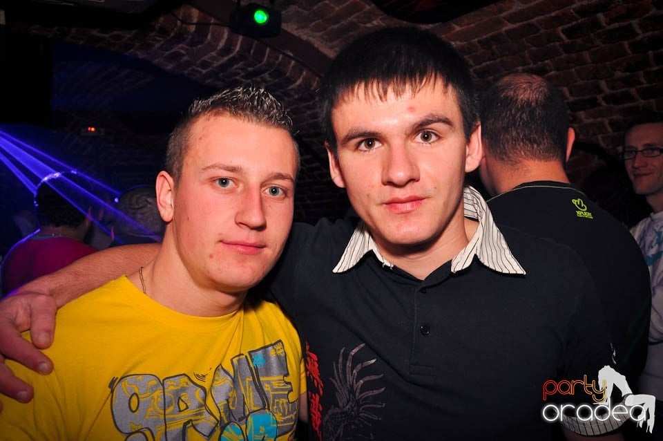 Weekend-ul începe în Escape,