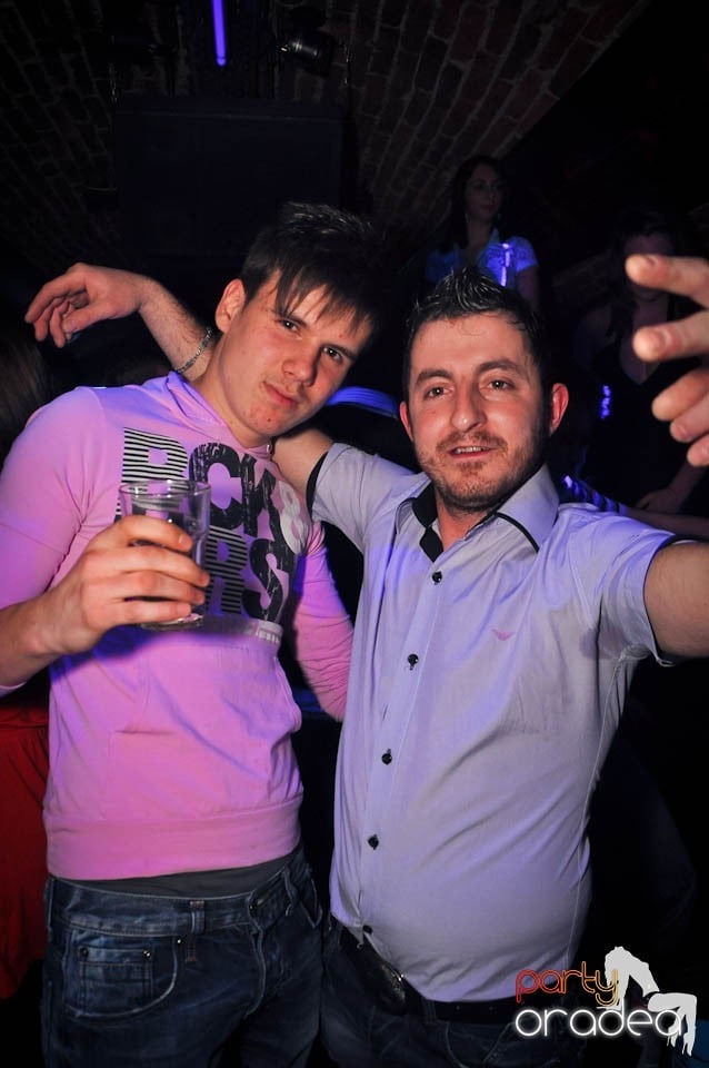 Weekend-ul începe în Escape,