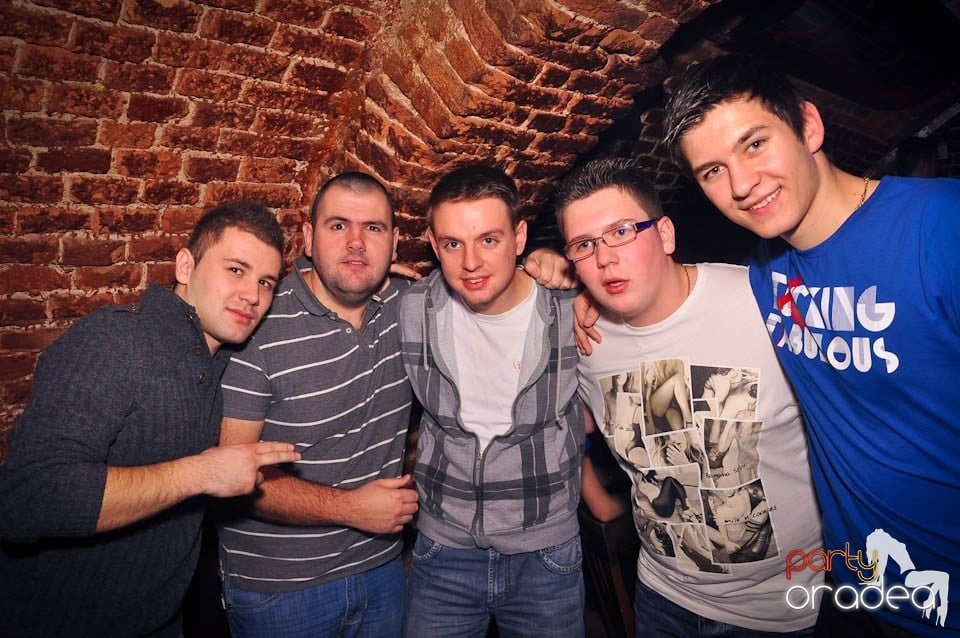 Weekend-ul începe în Escape, 