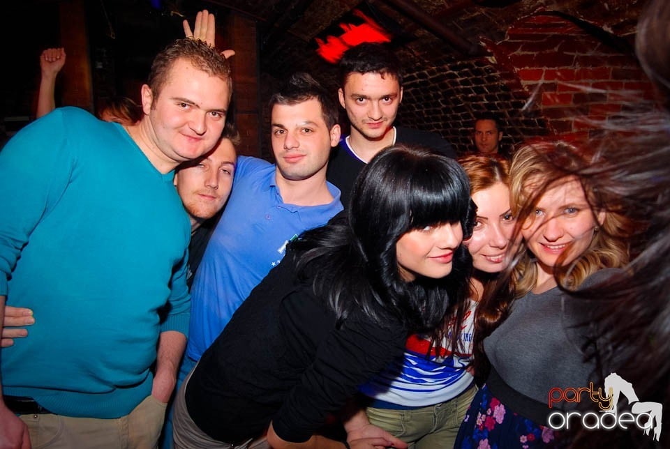 Weekend-ul se încheie în Escape,