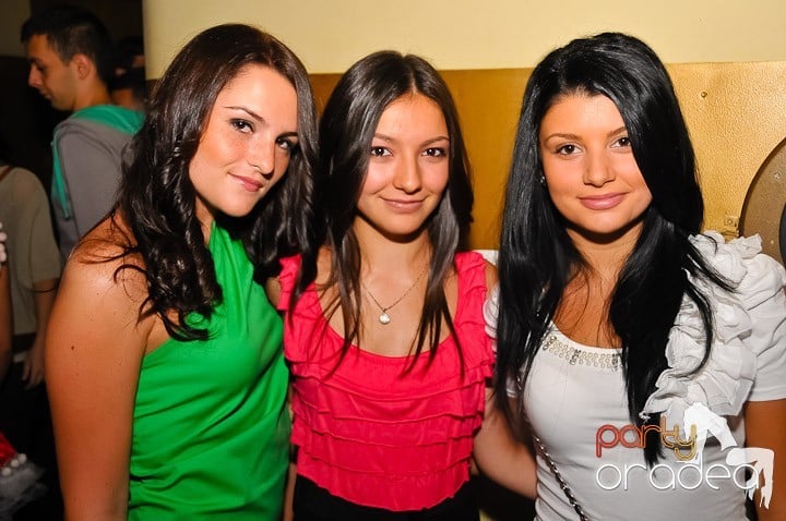 Yellow Christmas Party,