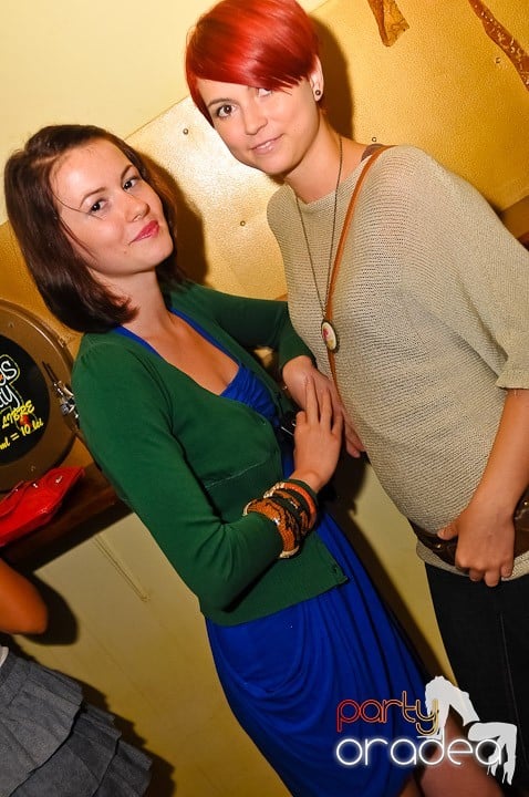 Yellow Christmas Party,