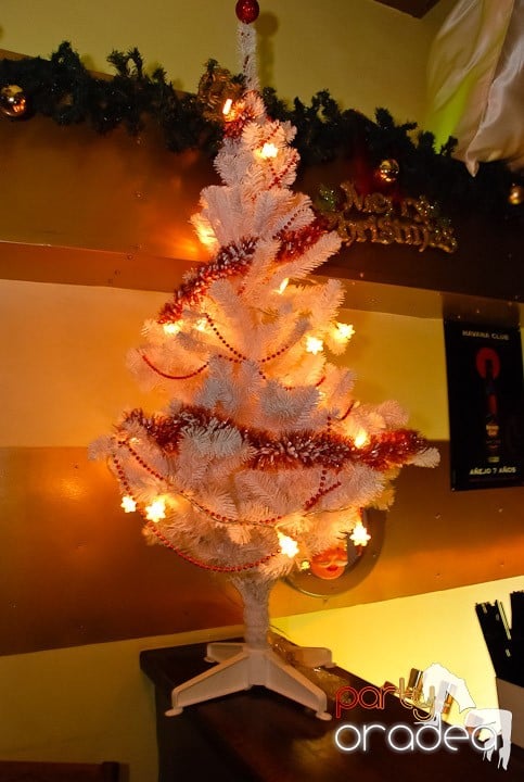 Yellow Christmas Party,