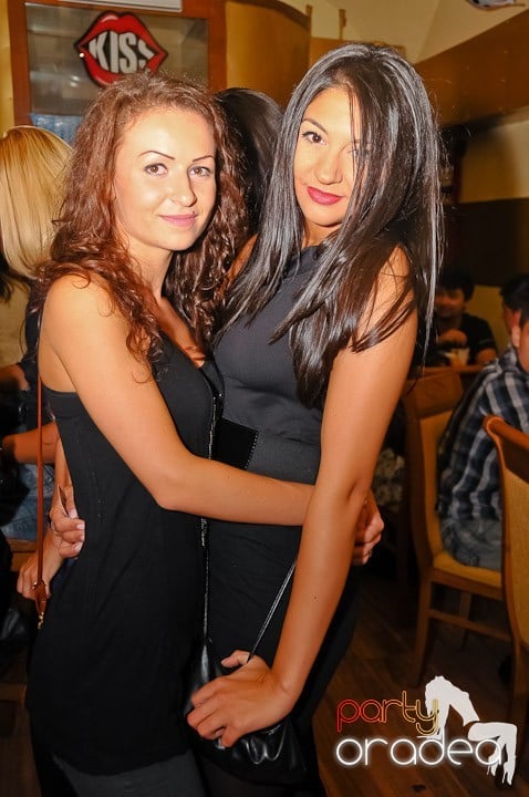Yellow Christmas Party,