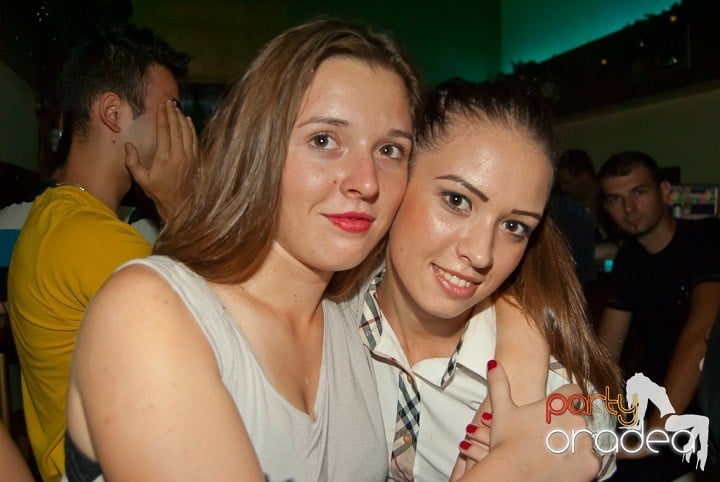 Yellow Christmas Party,