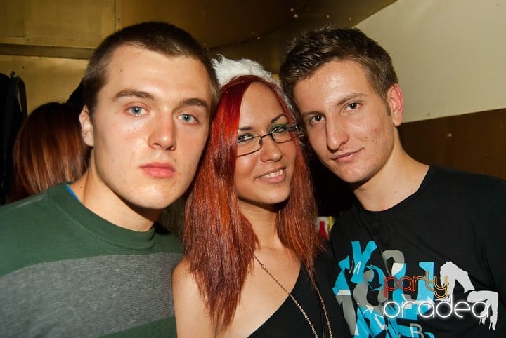 Yellow Christmas Party,