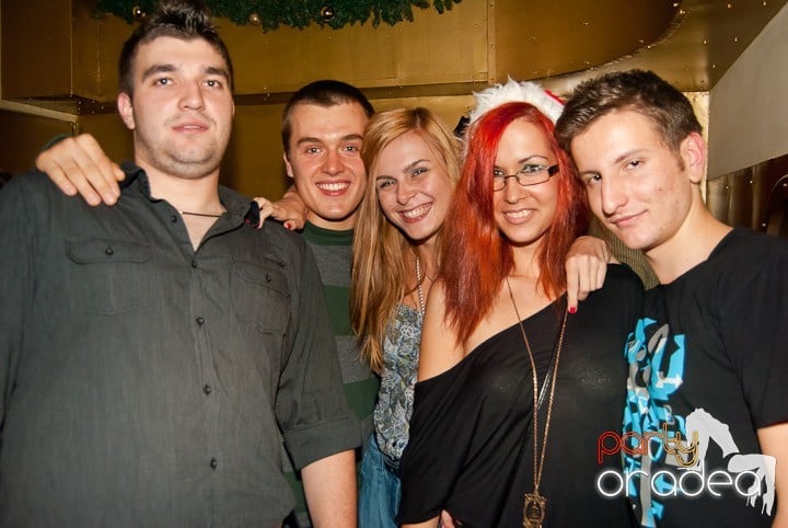 Yellow Christmas Party,