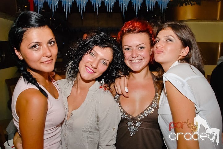 Yellow Christmas Party,
