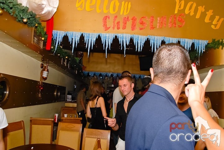 Yellow Christmas Party,