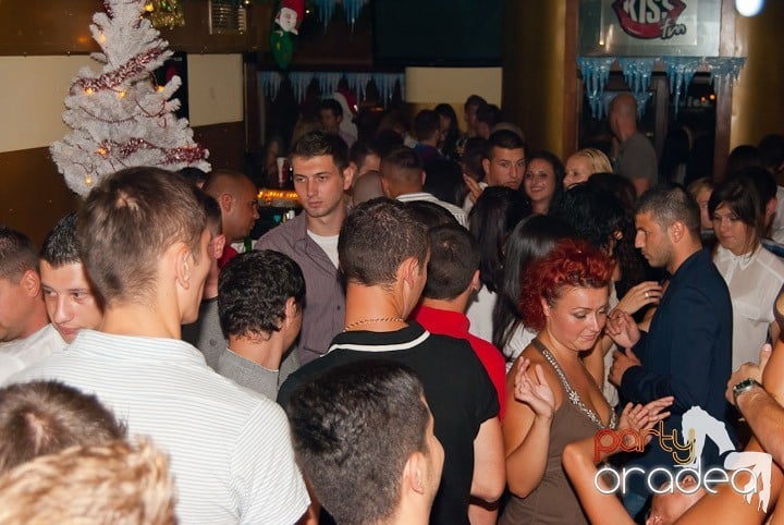 Yellow Christmas Party,
