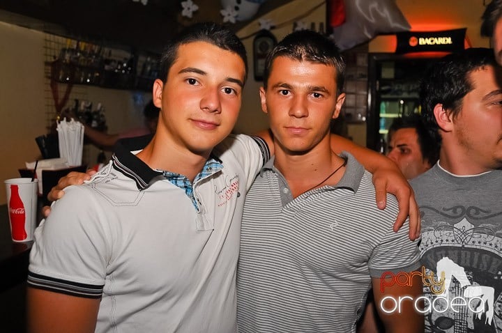 Yellow Christmas Party, 