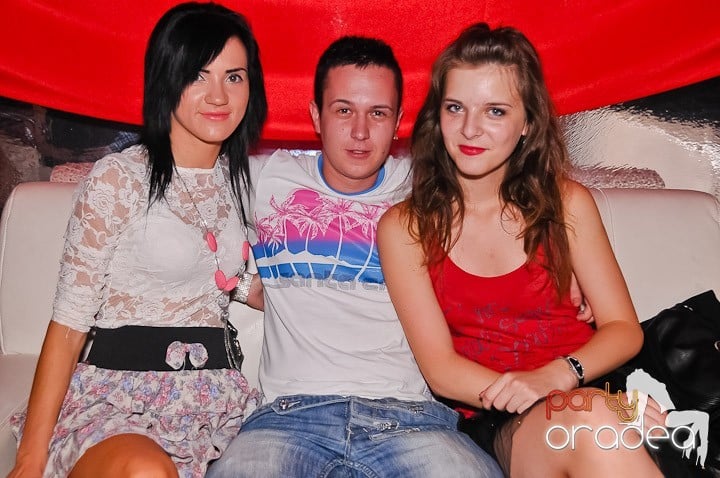 Yellow Party Tour continuă şi sâmbătă noaptea, 